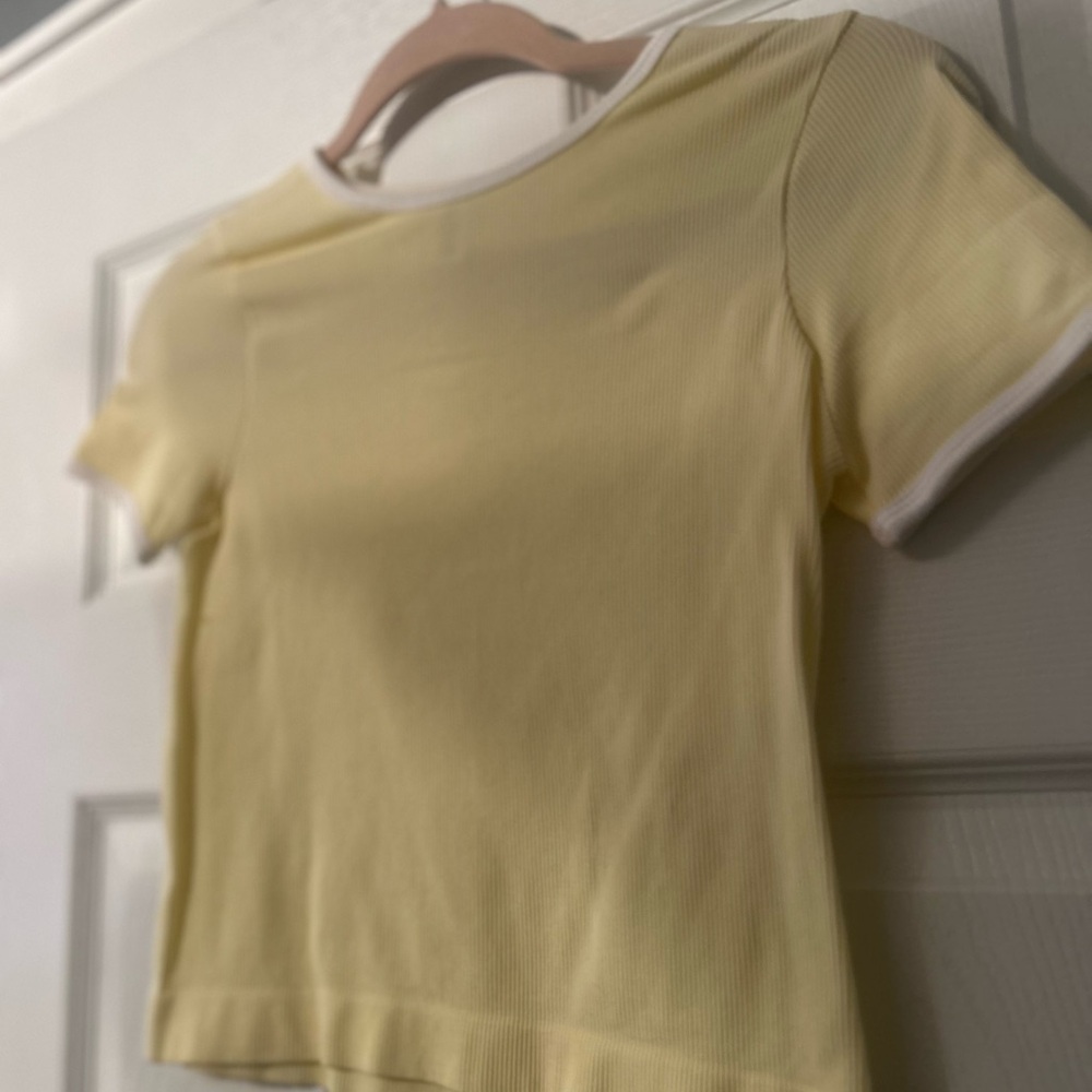Yellow Top - Picture 3 of 4